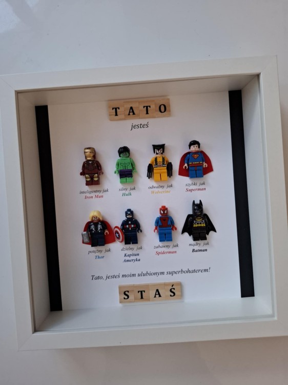 tato, czarne boki biała ramka